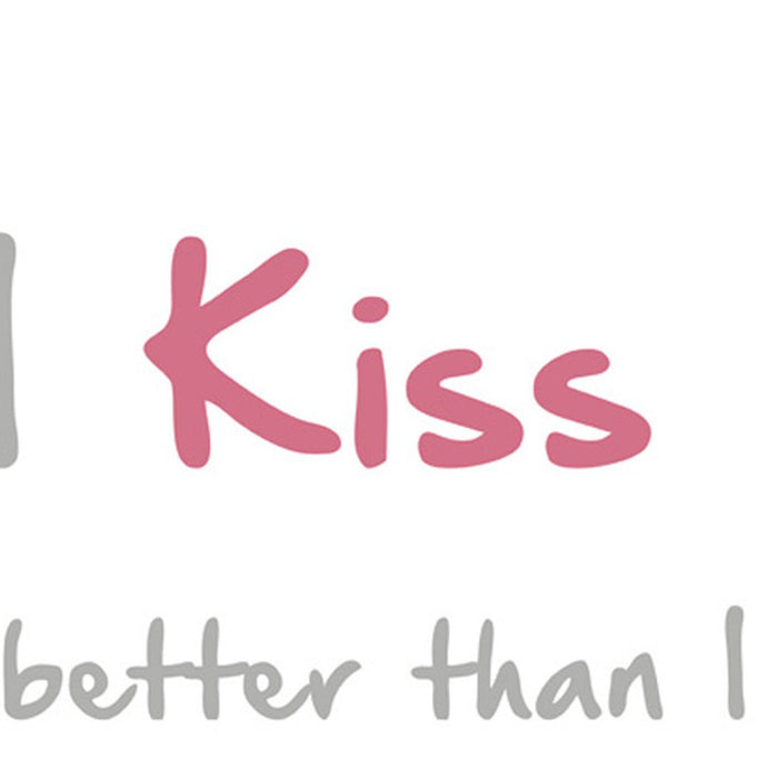 Komar | Wandtattoo | I kiss better than…. | Größe 50 x 70 cm —